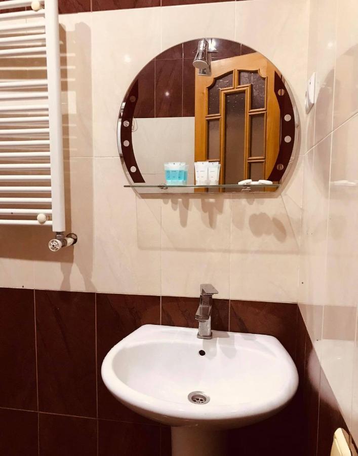 Rostus Hotel Tbilisi ภายนอก รูปภาพ