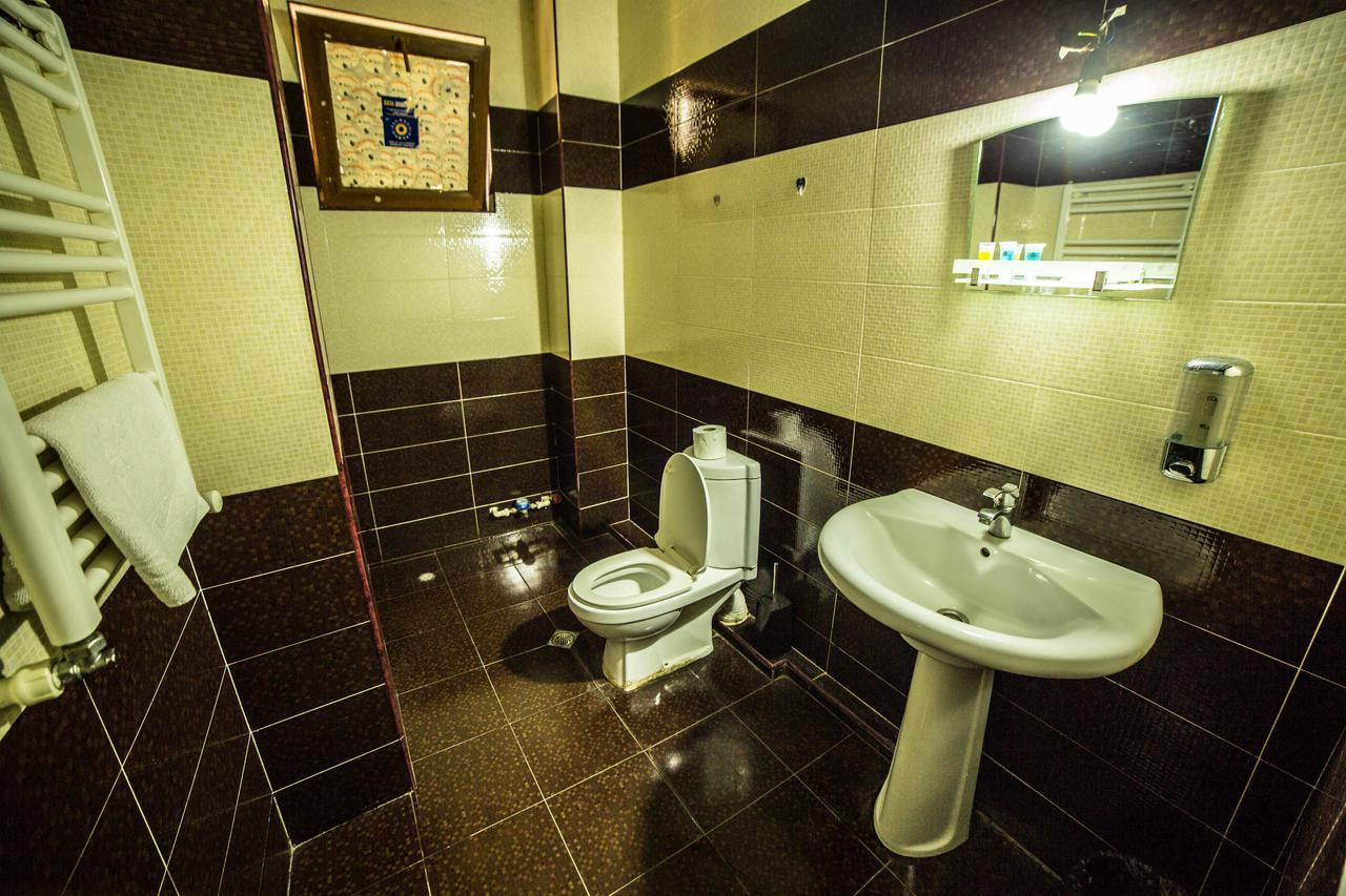 Rostus Hotel Tbilisi ภายนอก รูปภาพ